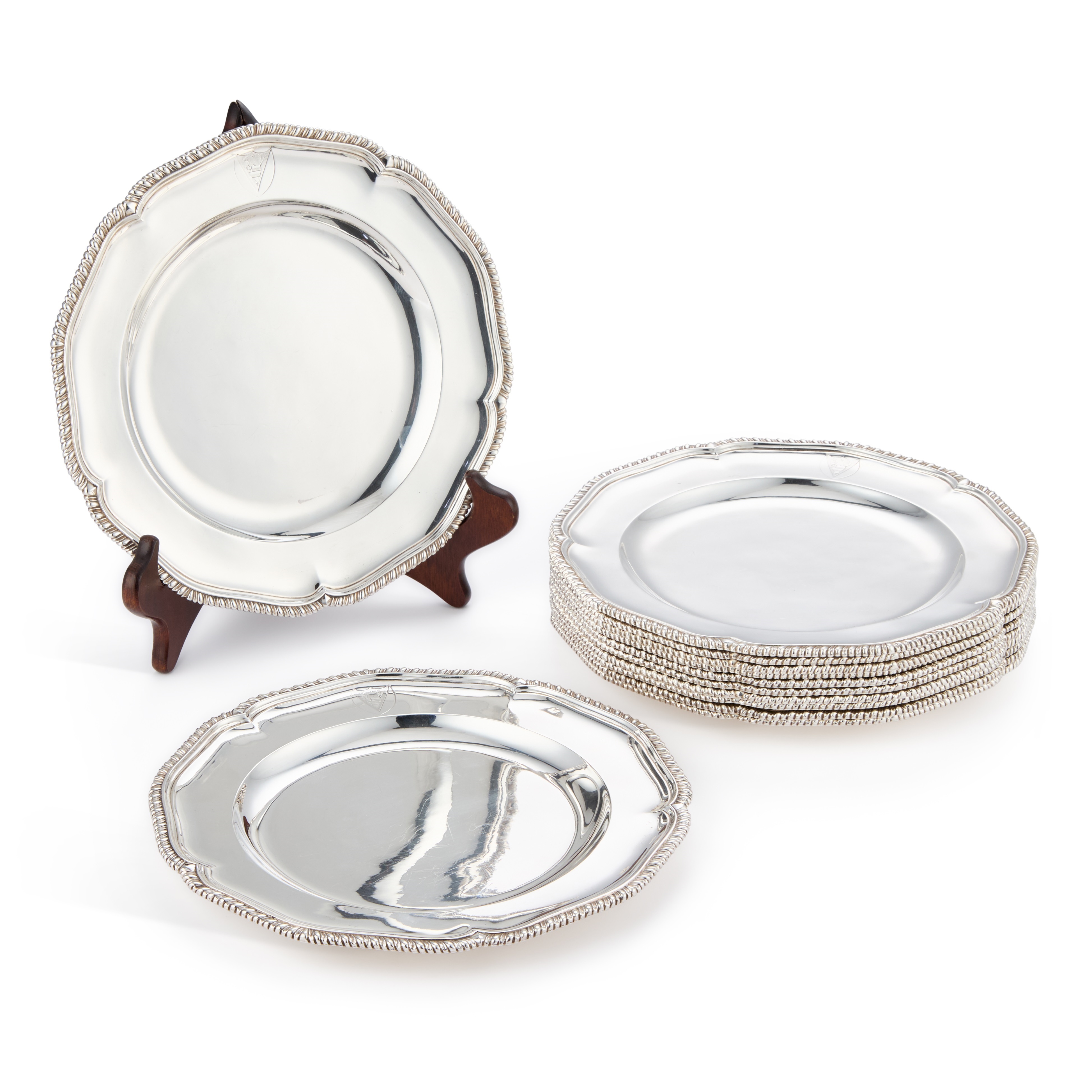 FINE ART & ANTIQUES
