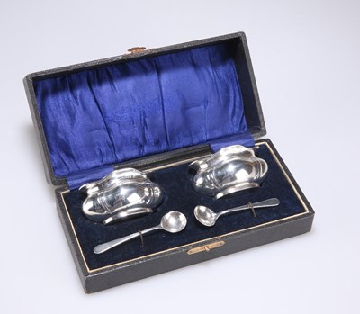 Lot 58 - A GEORGE V SILVER CRUET SET