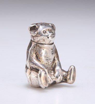 Lot 303 - AN EDWARDIAN SILVER NOVELTY PEPPER POT