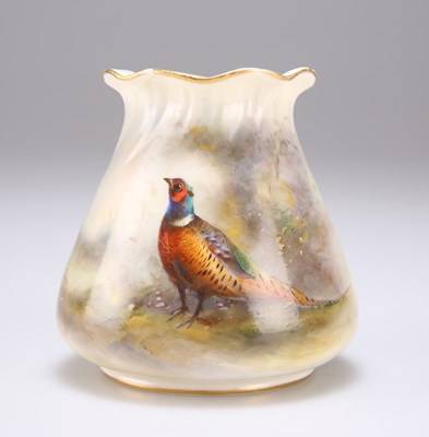 Lot 115 - A ROYAL WORCESTER VASE
