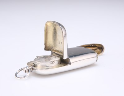 Lot 364 - A LATE VICTORIAN SILVER VESTA AND SOVEREIGN CASE COMBINATION