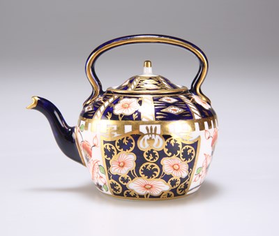 Lot 110 - A ROYAL CROWN DERBY IMARI PATTERN MINIATURE KETTLE