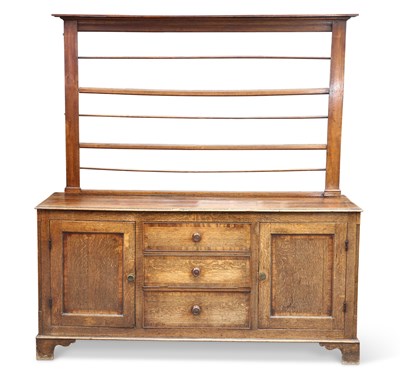 Lot 67 - A GEORGE III OAK DRESSER AND RACK