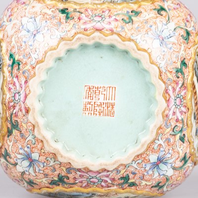 Lot 97 - A CHINESE FAMILLE ROSE VASE, 19TH CENTURY