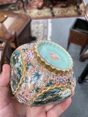 Lot 97 - A CHINESE FAMILLE ROSE VASE, 19TH CENTURY
