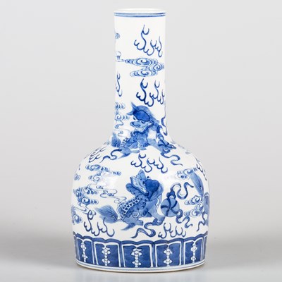 Lot 75 - A CHINESE BLUE AND WHITE MALLET FORM VASE, QING DYNASTY, 18TH/19TH CENTURY
