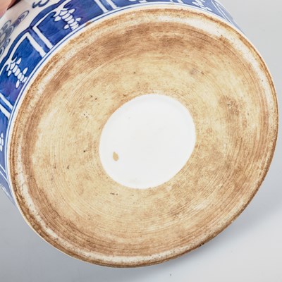 Lot 75 - A CHINESE BLUE AND WHITE MALLET FORM VASE, QING DYNASTY, 18TH/19TH CENTURY