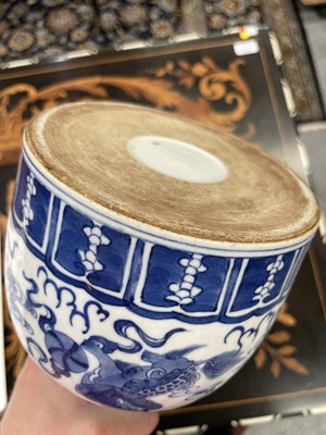Lot 75 - A CHINESE BLUE AND WHITE MALLET FORM VASE, QING DYNASTY, 18TH/19TH CENTURY