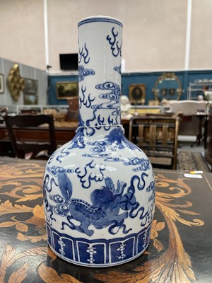 Lot 75 - A CHINESE BLUE AND WHITE MALLET FORM VASE, QING DYNASTY, 18TH/19TH CENTURY