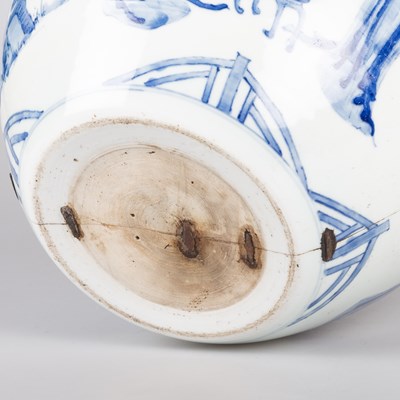 Lot 122 - A CHINESE BLUE AND WHITE JARDINIÈRE, KANGXI PERIOD