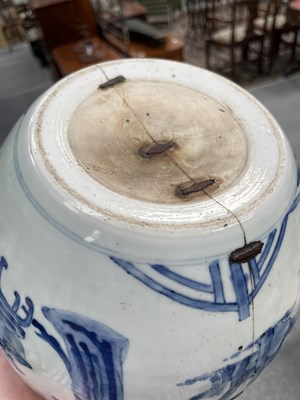 Lot 122 - A CHINESE BLUE AND WHITE JARDINIÈRE, KANGXI PERIOD