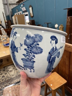 Lot 122 - A CHINESE BLUE AND WHITE JARDINIÈRE, KANGXI PERIOD