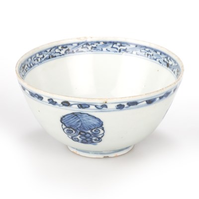 Lot 120 - A CHINESE BLUE AND WHITE MEDALLION BOWL, WANLI (1572-1620)