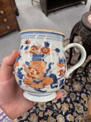 Lot 79 - AN 18TH CENTURY CHINESE IMARI PORCELAIN MUG