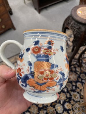 Lot 79 - AN 18TH CENTURY CHINESE IMARI PORCELAIN MUG