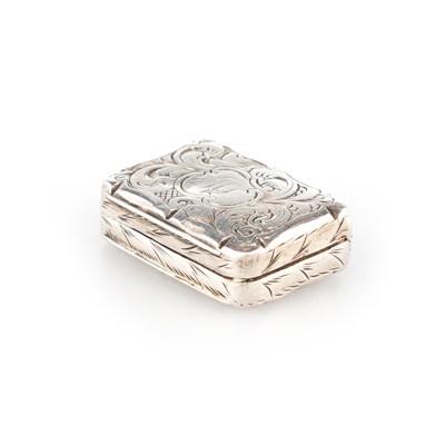 Lot 228 - A VICTORIAN SILVER VINAIGRETTE