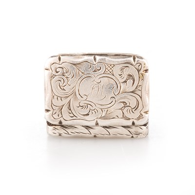 Lot 228 - A VICTORIAN SILVER VINAIGRETTE