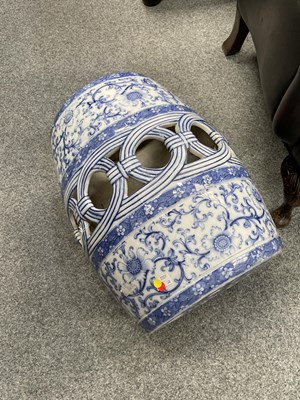Lot 51 - A 19TH CENTURY BLUE TRANSFER-PRINTED POTTERY GARDEN SEAT