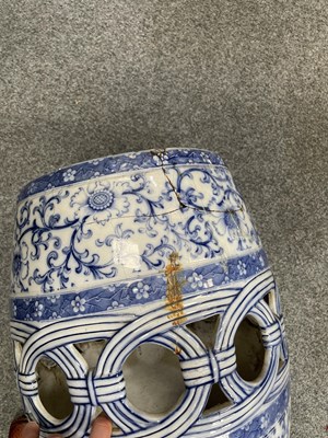 Lot 51 - A 19TH CENTURY BLUE TRANSFER-PRINTED POTTERY GARDEN SEAT