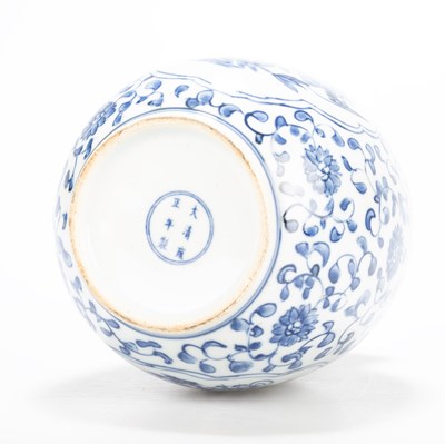 Lot 81 - A CHINESE BLUE AND WHITE JAR AND COVER
