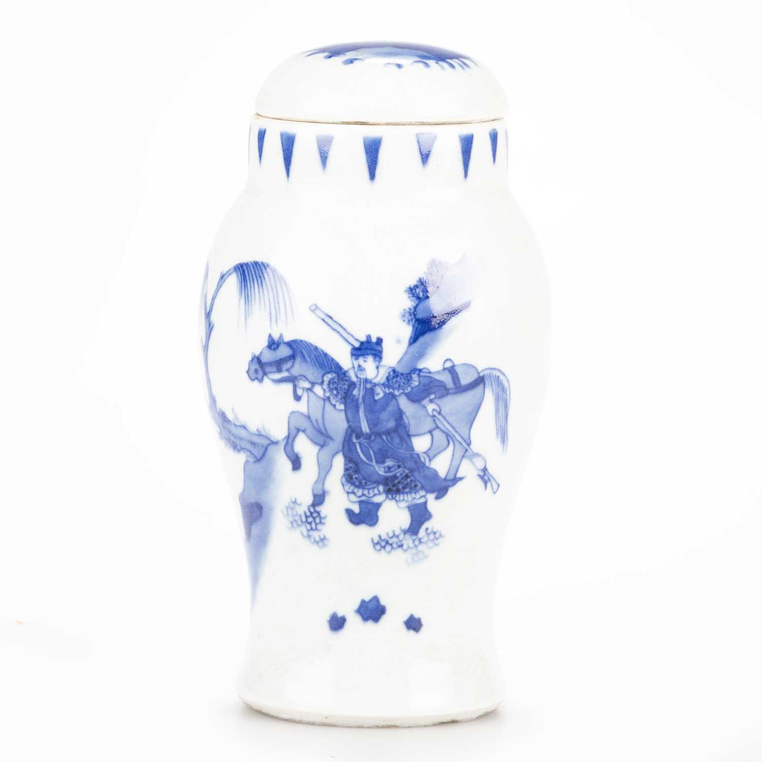 Lot 99 - A CHINESE BLUE AND WHITE PORCELAIN JAR AND COVER, KANGXI PERIOD (1665-1722)