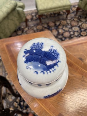 Lot 99 - A CHINESE BLUE AND WHITE PORCELAIN JAR AND COVER, KANGXI PERIOD (1665-1722)