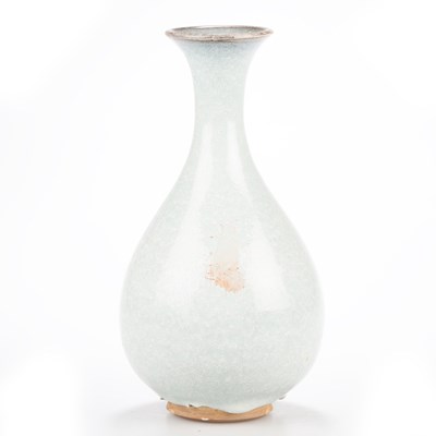 Lot 117 - A CHINESE JUN-TYPE YUHUCHUNPING VASE