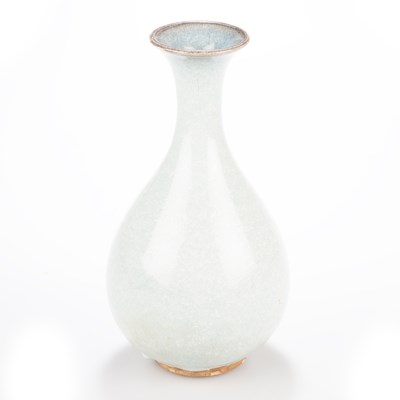 Lot 117 - A CHINESE JUN-TYPE YUHUCHUNPING VASE