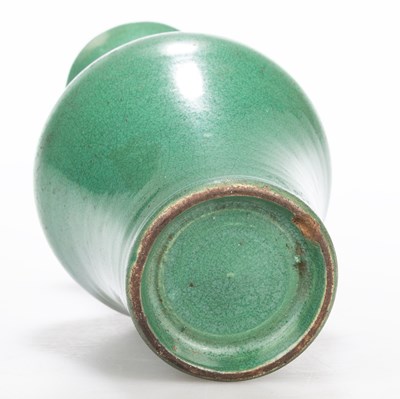 Lot 108 - A CHINESE GREEN CRACKLE GLAZE SMALL VASE