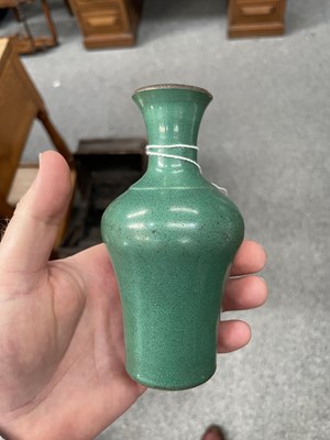 Lot 108 - A CHINESE GREEN CRACKLE GLAZE SMALL VASE