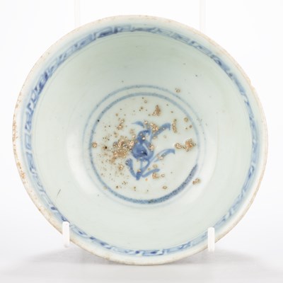 Lot 105 - AN EARLY CHINESE BLUE AND WHITE MINYAO BOWL, XUANDE/ZHENGTONG (1426-1449)