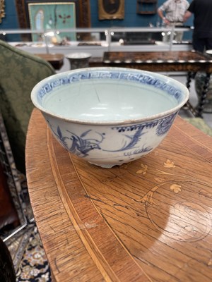 Lot 105 - AN EARLY CHINESE BLUE AND WHITE MINYAO BOWL, XUANDE/ZHENGTONG (1426-1449)