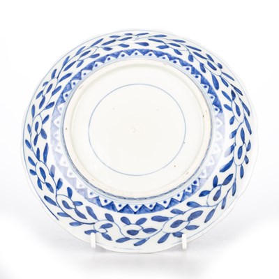Lot 86 - A JAPANESE IMARI PORCELAIN PLATE. LATE 19TH CENTURY