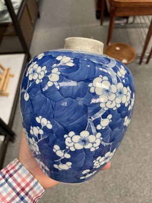 Lot 95 - A PAIR OF CHINESE BLUE AND WHITE GINGER JARS, QING DYNASTY