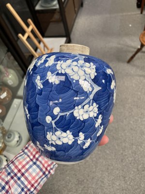 Lot 95 - A PAIR OF CHINESE BLUE AND WHITE GINGER JARS, QING DYNASTY