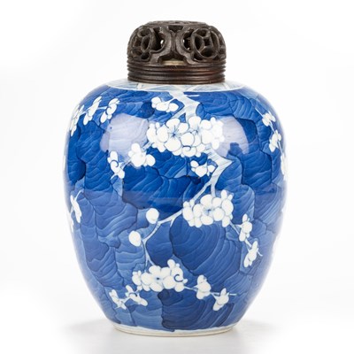 Lot 95 - A PAIR OF CHINESE BLUE AND WHITE GINGER JARS, QING DYNASTY