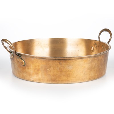 Lot 174 - A 19TH CENTURY COPPER JAM PAN