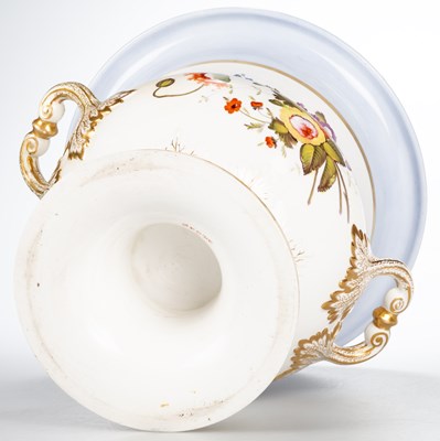 Lot 43 - A LARGE PAIR OF SPODE PORCELAIN ICE PAILS, CIRCA 1820