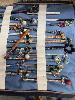 Lot 24 - A LARGE COLLECTION OF APPROXIMATELY 350 LACE BOBBINS