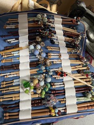 Lot 24 - A LARGE COLLECTION OF APPROXIMATELY 350 LACE BOBBINS
