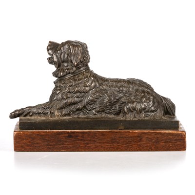 Lot 157 - A PATINATED BRONZE OF A GOLDEN RETRIEVER