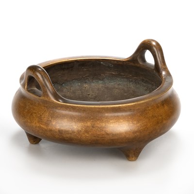 Lot 142 - A CHINESE BRONZE TRIPOD CENSER