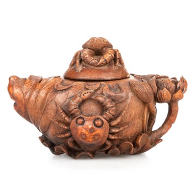 Lot 121 - A CHINESE WATER DROPPER