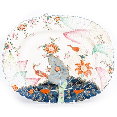Lot 81 - A FINE CHINESE FAMILLE ROSE VERMILLION BIRD AND TOBACCO LEAF PATTERN TUREEN STAND