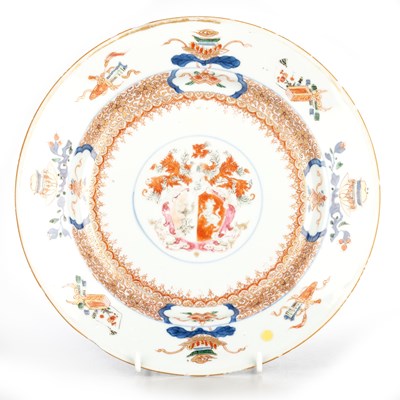 Lot 94 - A CHINESE ARMORIAL PORCELAIN DISH, YONGZHENG, CIRCA 1723