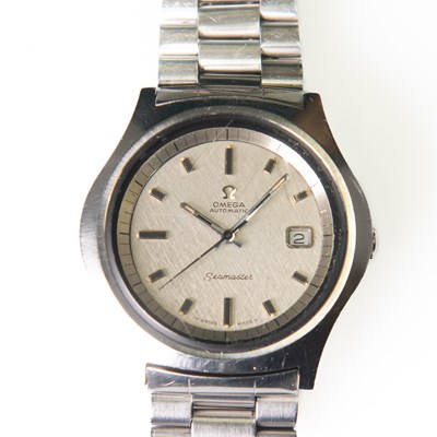 Lot 429 - A GENTS STEEL OMEGA SEAMASTER BRACELET WATCH