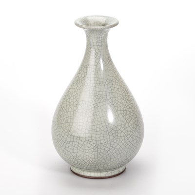 Lot 122 - A CHINESE GE-TYPE VASE, YUHUCHUNPING; A SMALL CHINESE CELADON CENSER AND A CHINESE CELADON VASE