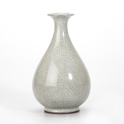 Lot 122 - A CHINESE GE-TYPE VASE, YUHUCHUNPING; A SMALL CHINESE CELADON CENSER AND A CHINESE CELADON VASE