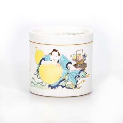Lot 90 - A CHINESE PORCELAIN JAR AND COVER