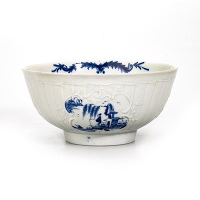Lot 28 - A WORCESTER BOWL, CIRCA 1755